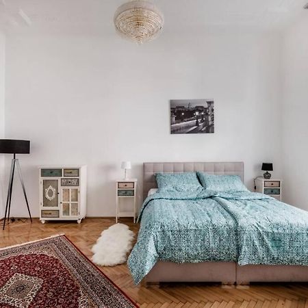 Oktober 6/8 Apartment Budapest Luaran gambar