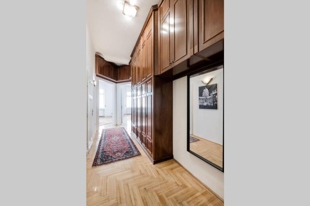 Oktober 6/8 Apartment Budapest Luaran gambar