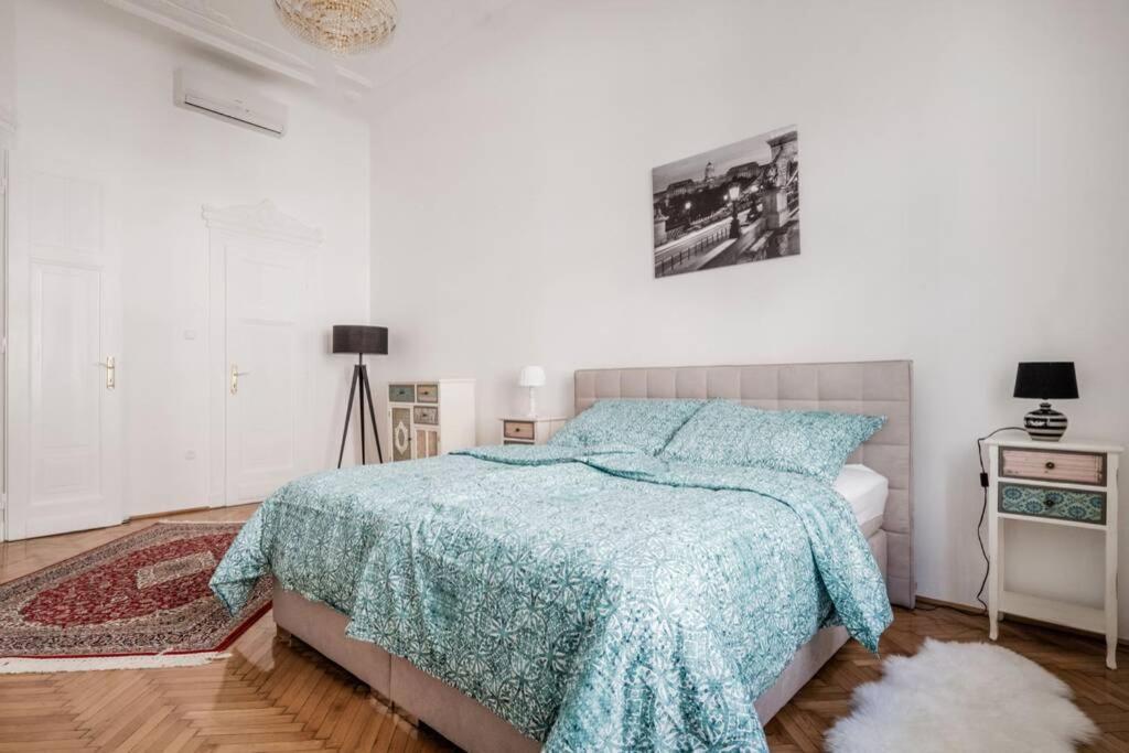 Oktober 6/8 Apartment Budapest Luaran gambar