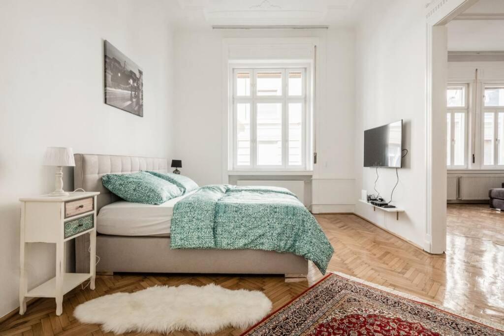 Oktober 6/8 Apartment Budapest Luaran gambar